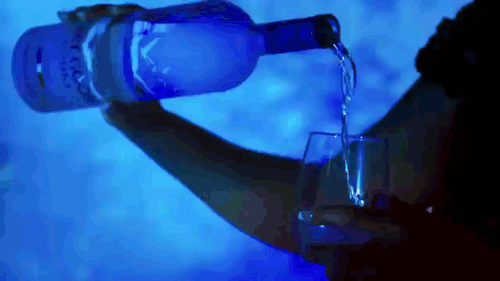 conto erótico o homem da bebida azul